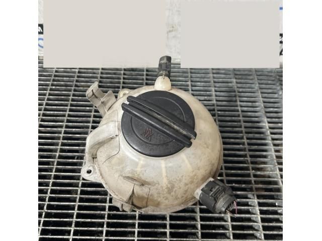 bontott AUDI Q3 Kiegyenlítő Tartály