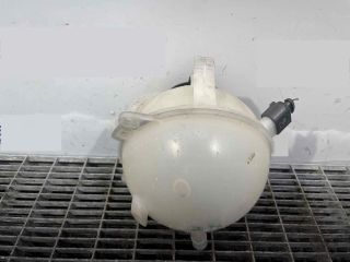 bontott AUDI Q3 Kiegyenlítő Tartály