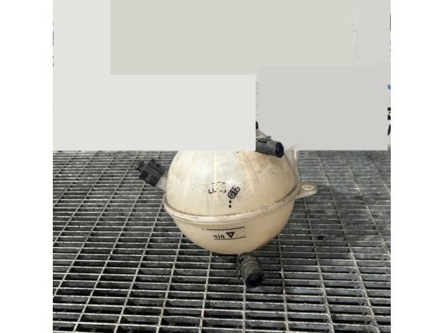 bontott AUDI Q3 Kiegyenlítő Tartály