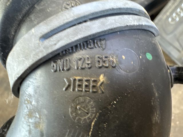 bontott AUDI Q3 Szívó Cső