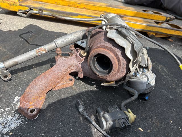 bontott AUDI Q3 Turbó