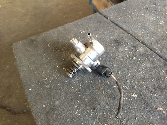 bontott AUDI Q3 Nagynyomású Szivattyú