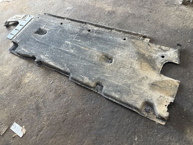 bontott AUDI Q3 Alsó Padlólemez Burkolat