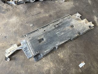 bontott AUDI Q3 Alsó Padlólemez Burkolat