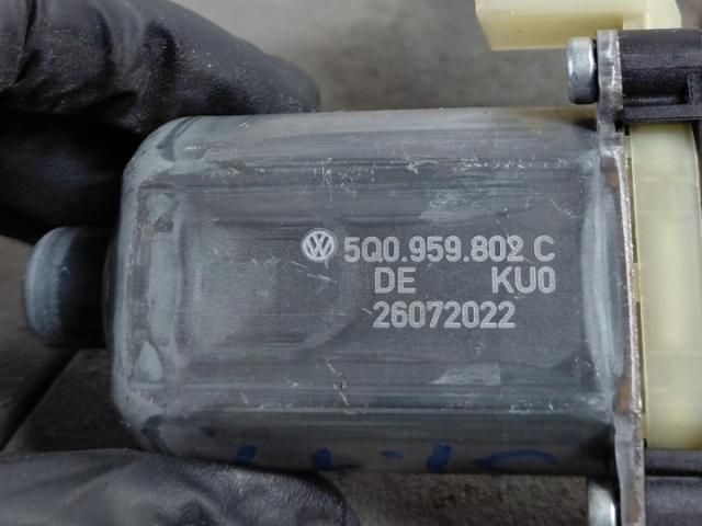 bontott AUDI Q3 Bal első Ablakemelő Motor