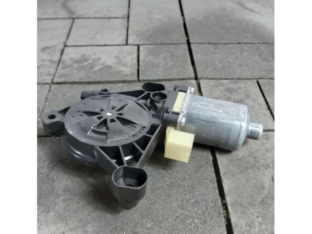 bontott AUDI Q3 Bal első Ablakemelő Motor