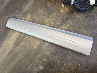 bontott AUDI Q3 Bal első Ajtó Díszléc