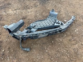 bontott AUDI Q3 Bal első Lökhárító Tartó (Műanyag)