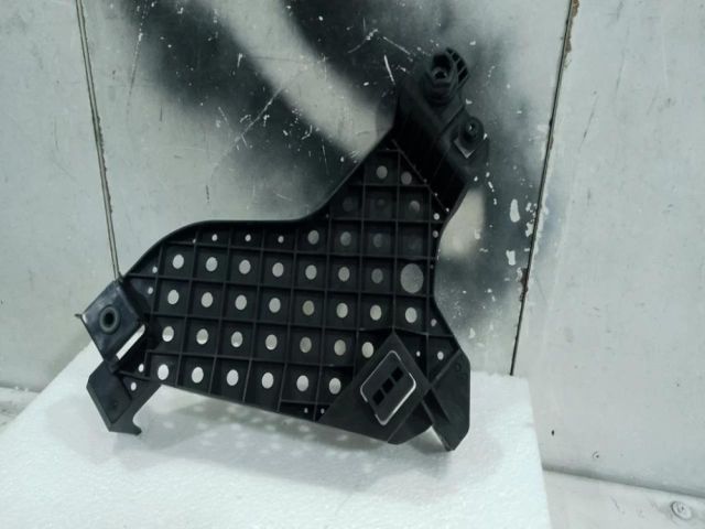 bontott AUDI Q3 Bal Fényszóró Tartó