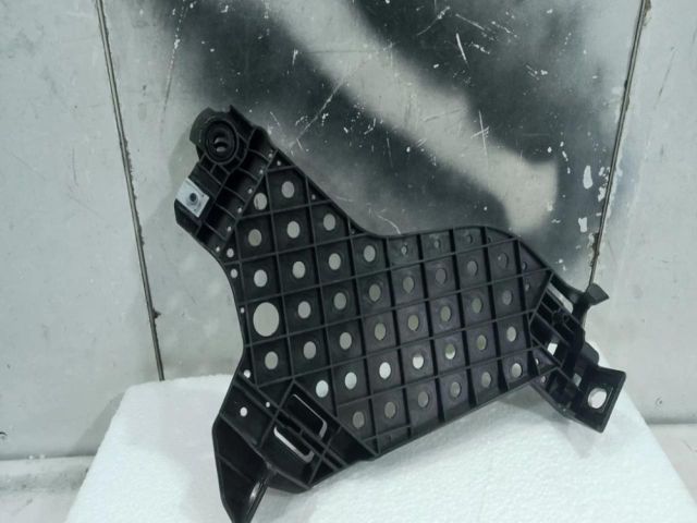 bontott AUDI Q3 Bal Fényszóró Tartó