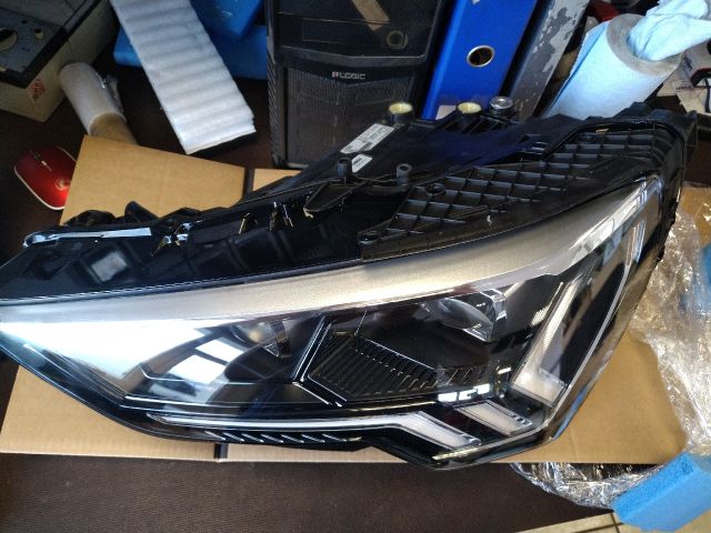 bontott AUDI Q3 Bal Fényszóró