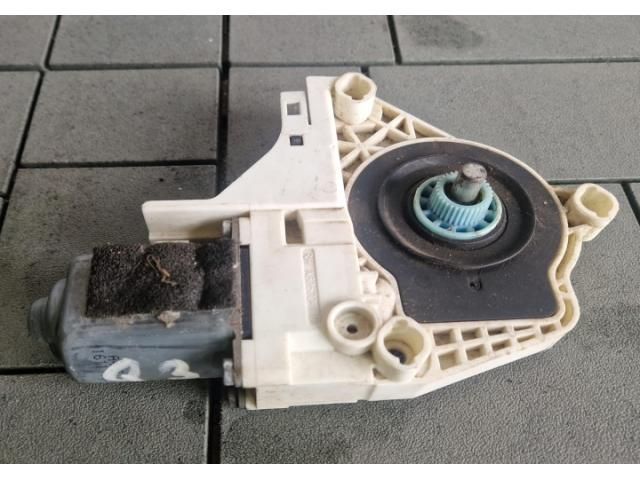 bontott AUDI Q3 Bal hátsó Ablakemelő Motor