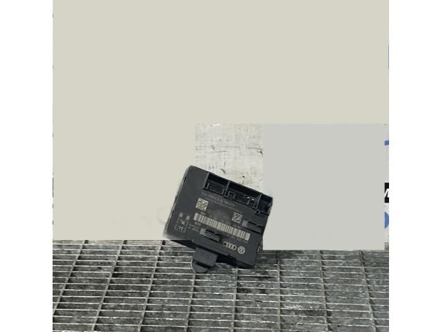 bontott AUDI Q3 Bal hátsó Ajtó Vezérlőegység