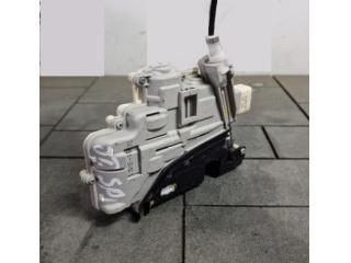 bontott AUDI Q3 Bal hátsó Ajtózár