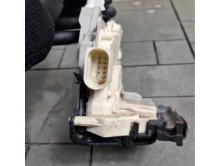 bontott AUDI Q3 Bal hátsó Ajtózár