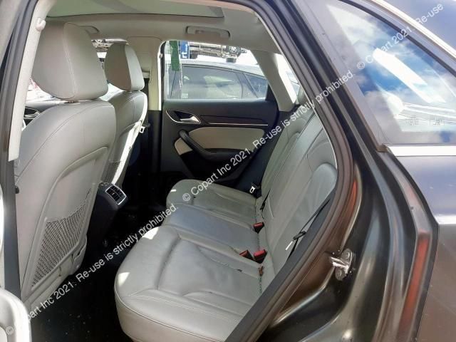 bontott AUDI Q3 Bal hátsó Csomagtér Burkolat (Műanyag)