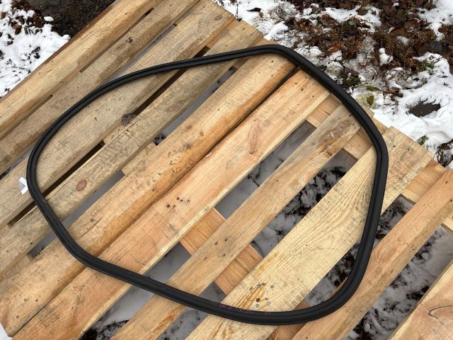 bontott AUDI Q3 Bal hátsó Gumikéder