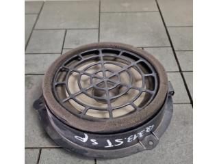 bontott AUDI Q3 Bal hátsó Hangszóró