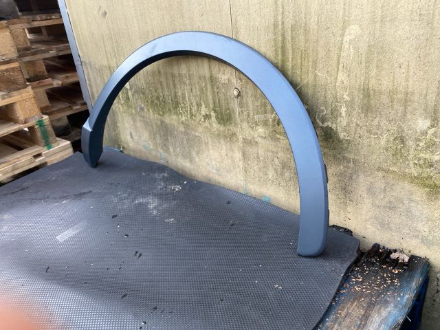 bontott AUDI Q3 Bal hátsó Sárvédő Szélesítő