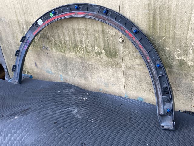 bontott AUDI Q3 Bal hátsó Sárvédő Szélesítő