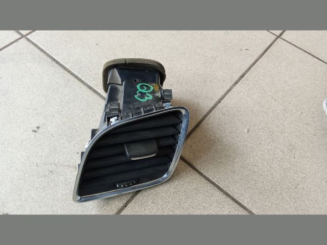bontott AUDI Q3 Bal Szellőző