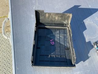 bontott AUDI Q3 Biztosítéktábla Fedél