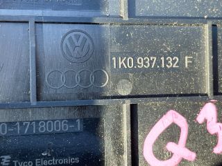 bontott AUDI Q3 Biztosítéktábla Fedél