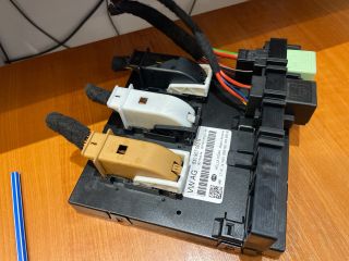 bontott AUDI Q3 Biztosítéktábla Utastér