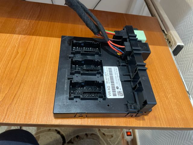 bontott AUDI Q3 Biztosítéktábla Utastér