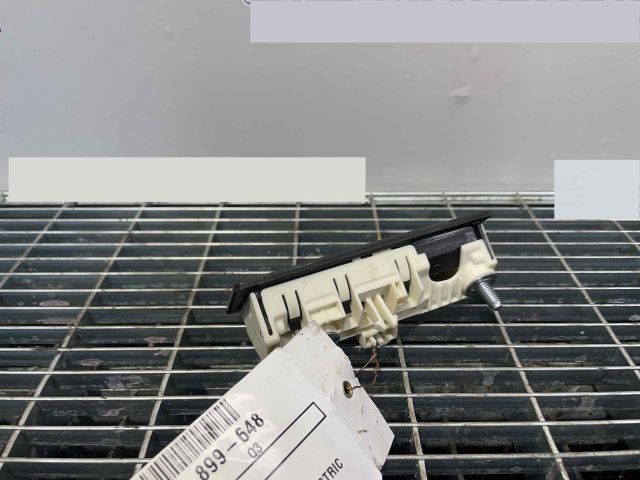 bontott AUDI Q3 Csomagtérajtó Kilincs