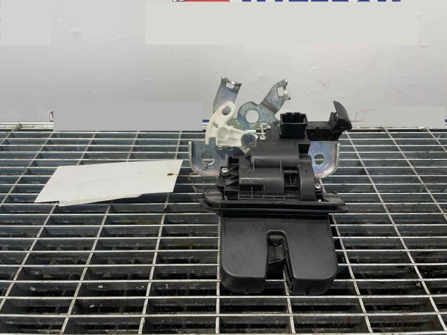 bontott AUDI Q3 Csomagtérajtó Ütköző