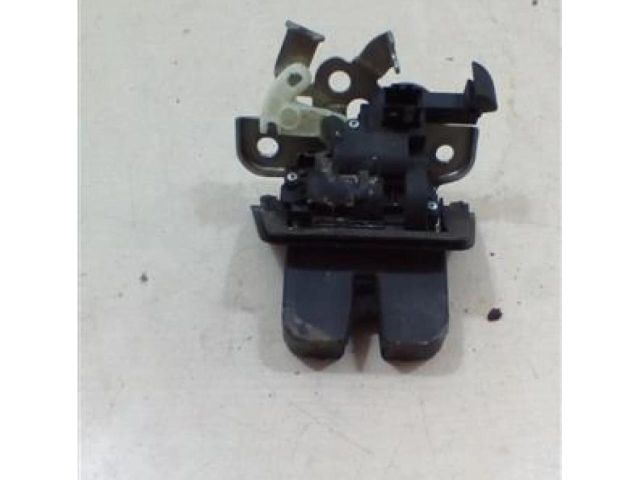 bontott AUDI Q3 Csomagtérajtó Zárszerkezet