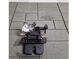 bontott AUDI Q3 Csomagtérajtó Zárszerkezet