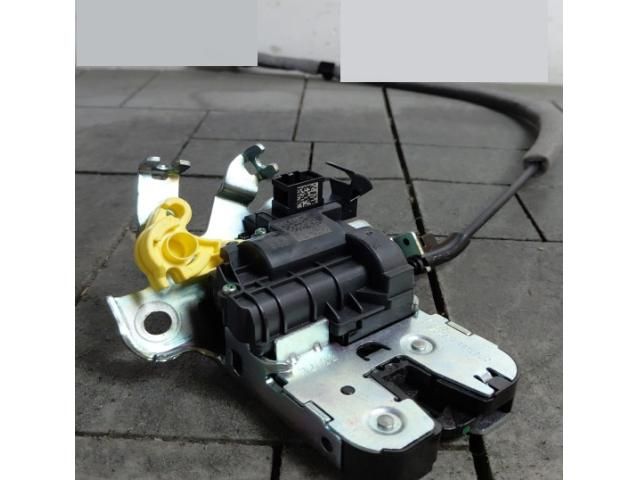 bontott AUDI Q3 Csomagtérajtó Zárszerkezet