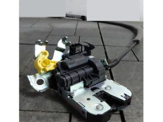 bontott AUDI Q3 Csomagtérajtó Zárszerkezet