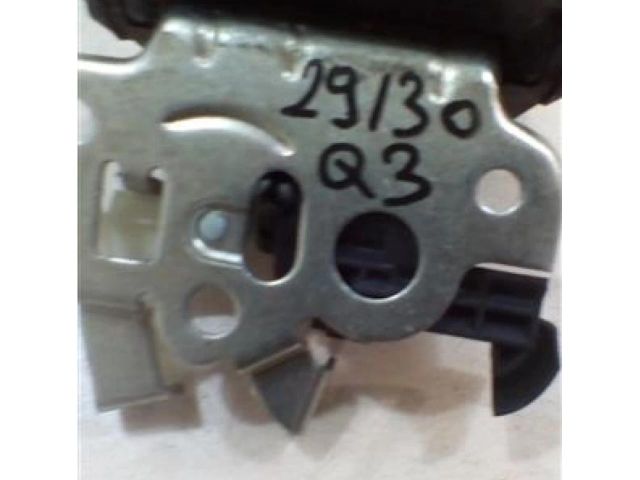 bontott AUDI Q3 Csomagtérajtó Zárszerkezet