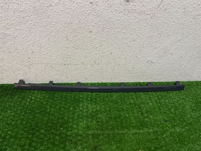 bontott AUDI Q3 Első Lökhárító Alsó Középső Díszrács