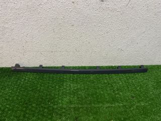 bontott AUDI Q3 Első Lökhárító Alsó Középső Díszrács