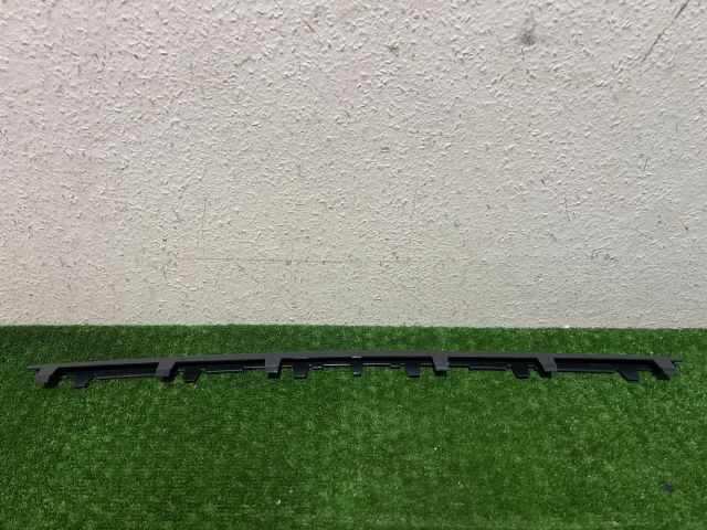 bontott AUDI Q3 Első Lökhárító Alsó Középső Díszrács