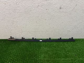 bontott AUDI Q3 Első Lökhárító Alsó Középső Díszrács