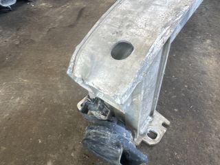 bontott AUDI Q3 Első Lökhárító Merevítő (Fém)