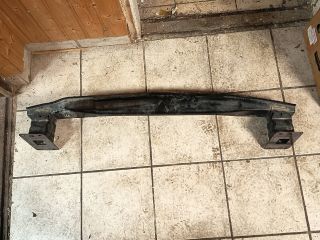 bontott AUDI Q3 Első Lökhárító Merevítő (Fém)