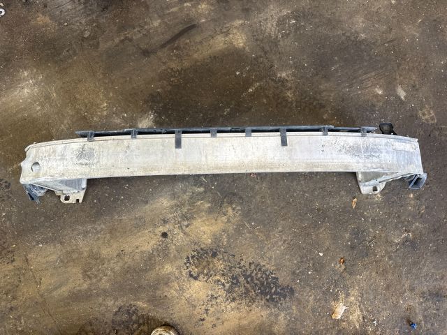 bontott AUDI Q3 Első Lökhárító Merevítő (Fém)