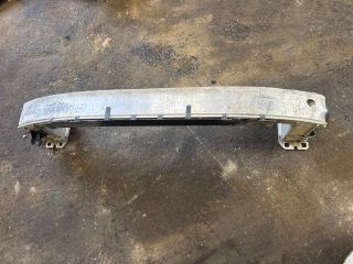 bontott AUDI Q3 Első Lökhárító Merevítő (Fém)