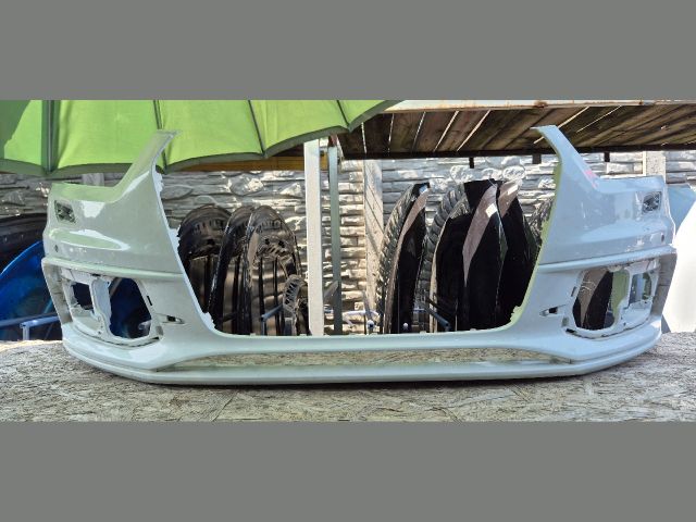 bontott AUDI Q3 Első Lökhárító (Üresen)