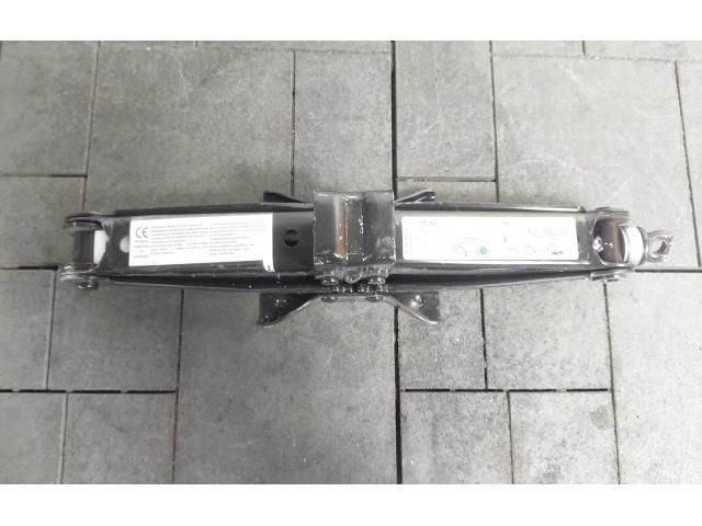 bontott AUDI Q3 Emelő