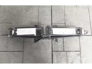 bontott AUDI Q3 Emelő