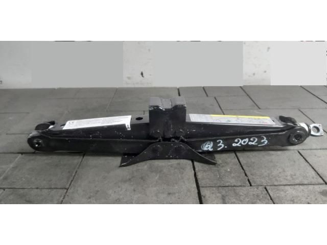 bontott AUDI Q3 Emelő