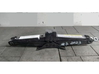 bontott AUDI Q3 Emelő