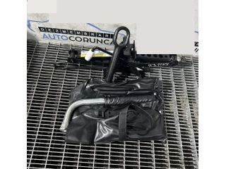 bontott AUDI Q3 Emelő